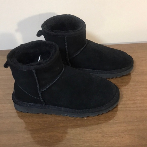 🚫SOLD🚫🐑 Like new - Authentic UGG Booties - Picture 5 of 11